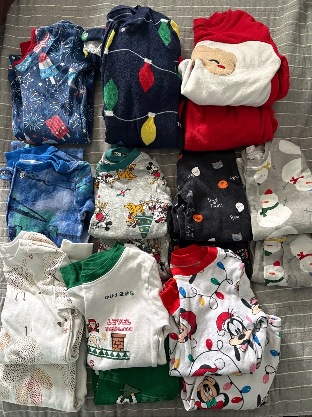 5t Carters Holiday pajama bundle